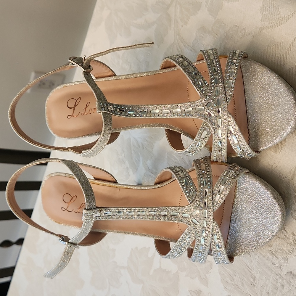 L Lorraine women’s ankle T strap SILVER  sparkly heels size 8